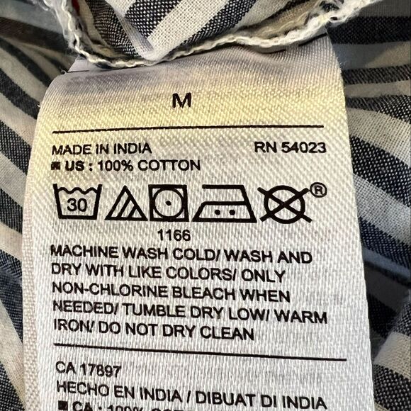 Old Navy Gray Heart Button Up Shirt Medium - Picture 6 of 6